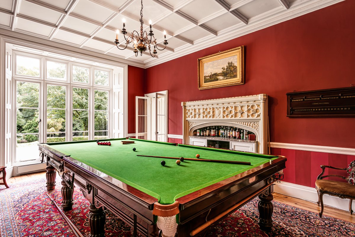 The billiards room - full size snooker table and bar